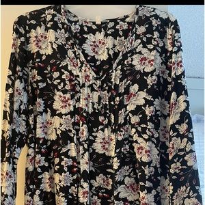 Beautiful  EUC fun2fun flowered blouse